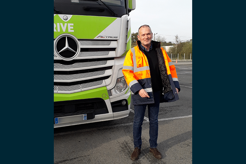 Chez Armor Global Transport, le taux de charge des 13 tracteurs routiers Mercedes-Benz est en permanence à 100%