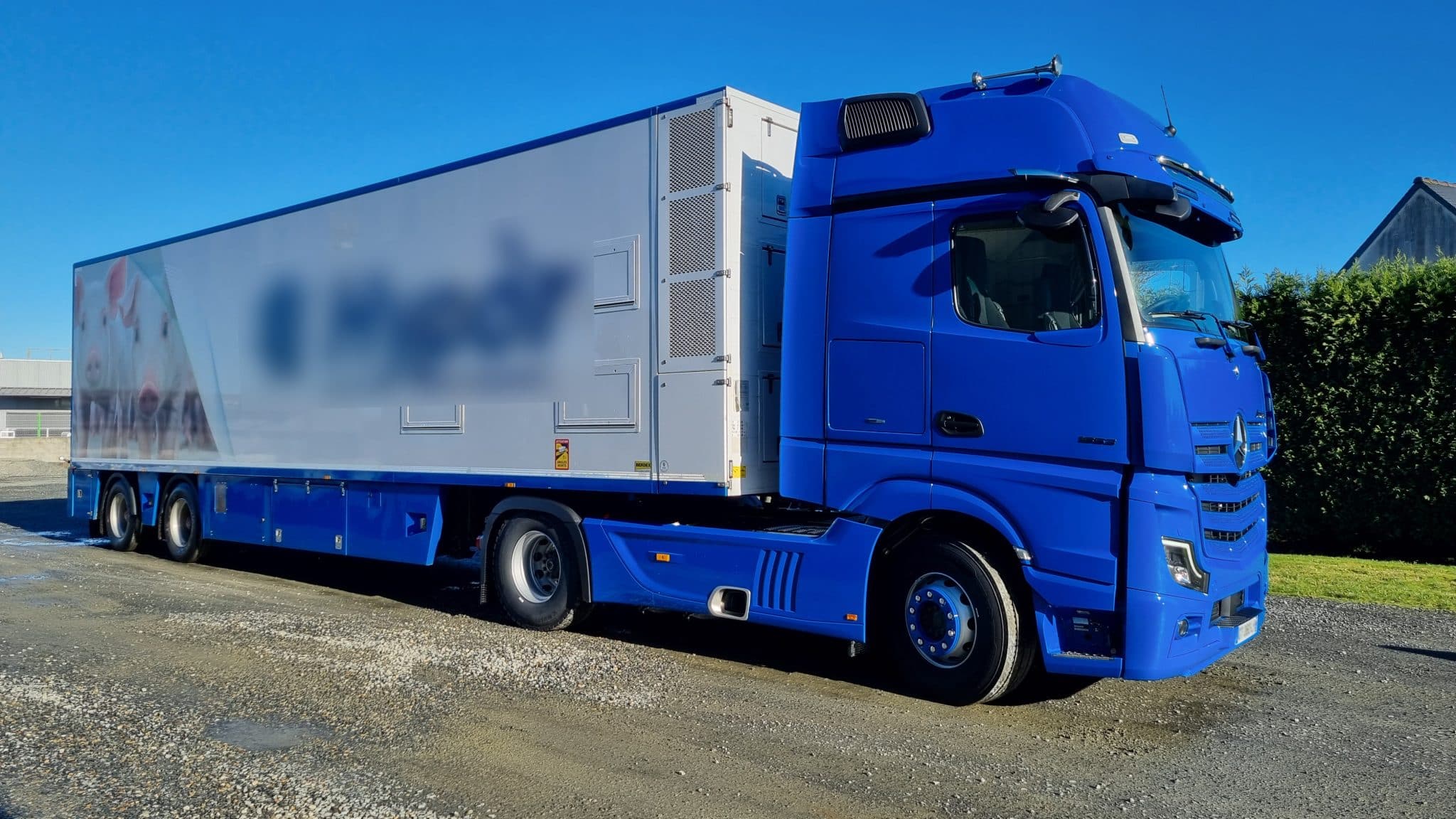 Livraison Mercedes-Benz ACTROS 1853 équipé d’une cabine GIGASPACE