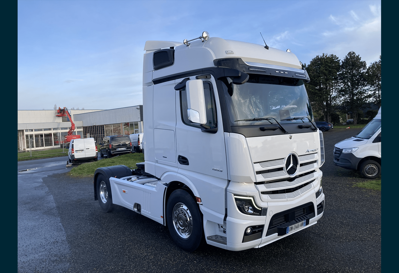 Livraison d’un ACTROS Cabine F BigSpace à Plaintel